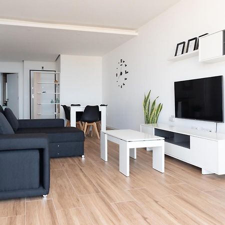 3 Bdr Aprt, Best Seaview, Rooftop Pool - Lcgr Πράγια Εξωτερικό φωτογραφία