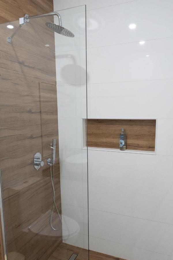3 Bdr Aprt, Best Seaview, Rooftop Pool - Lcgr Πράγια Εξωτερικό φωτογραφία